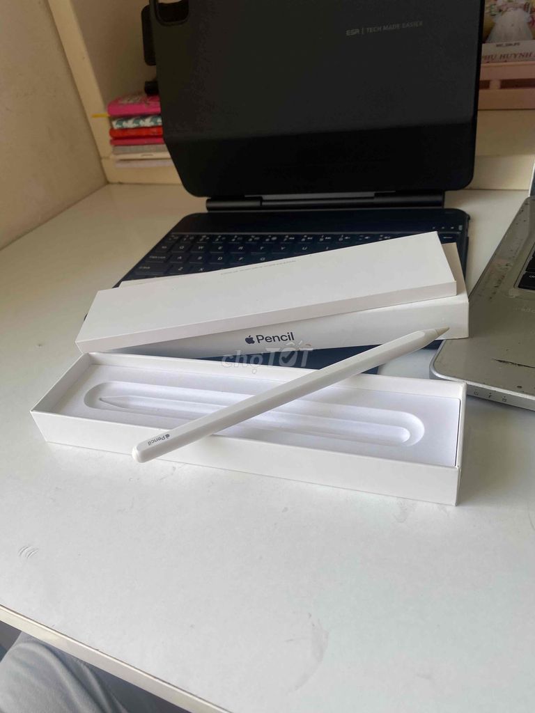 Em cần bán IPAD PRO M1 256g wifi 5g pin 100%