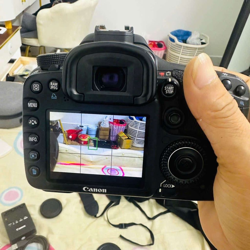Máy ảnh Canon 7D DSLR ống kính 28-135 USM Đen. Mua bán Máy ảnh, Máy quay tại Quận Ngô Quyền Hải Phòng được đăng bởi Thắng Better hình 1