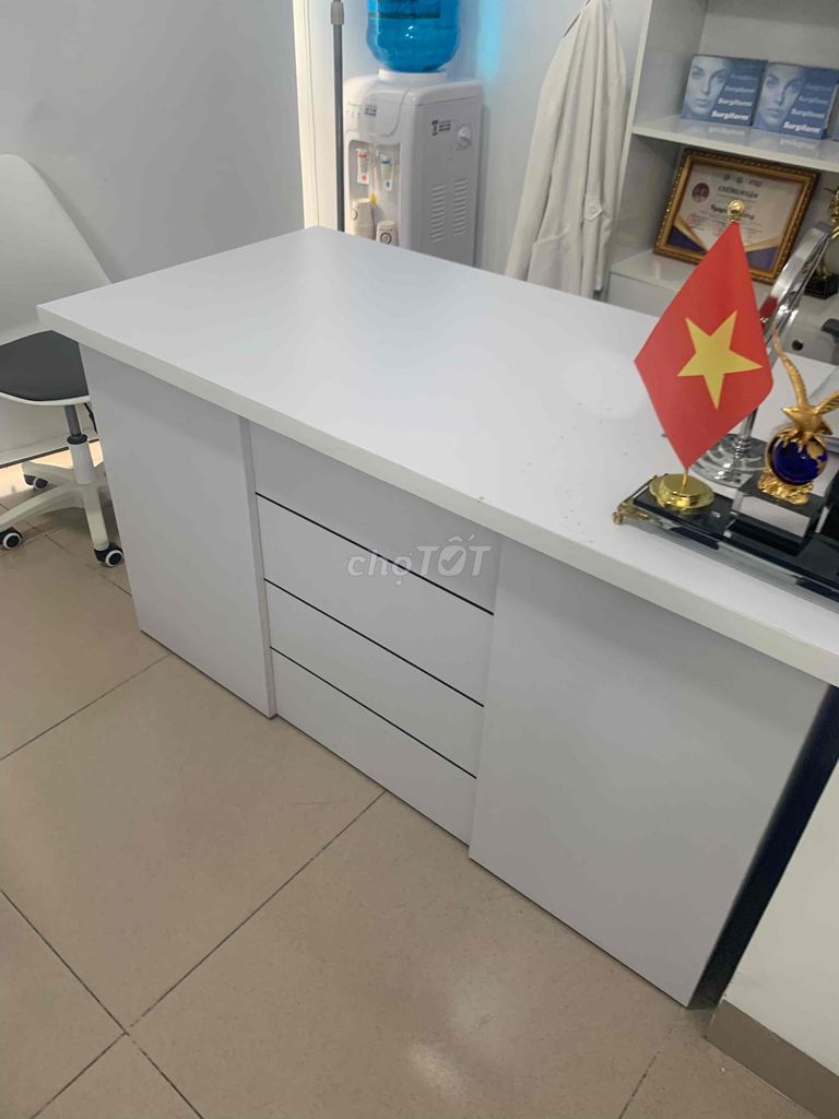 THANH LÝ SPA: BÁN BÀN, GHẾ, GIƯỜNG, ĐÈN LED