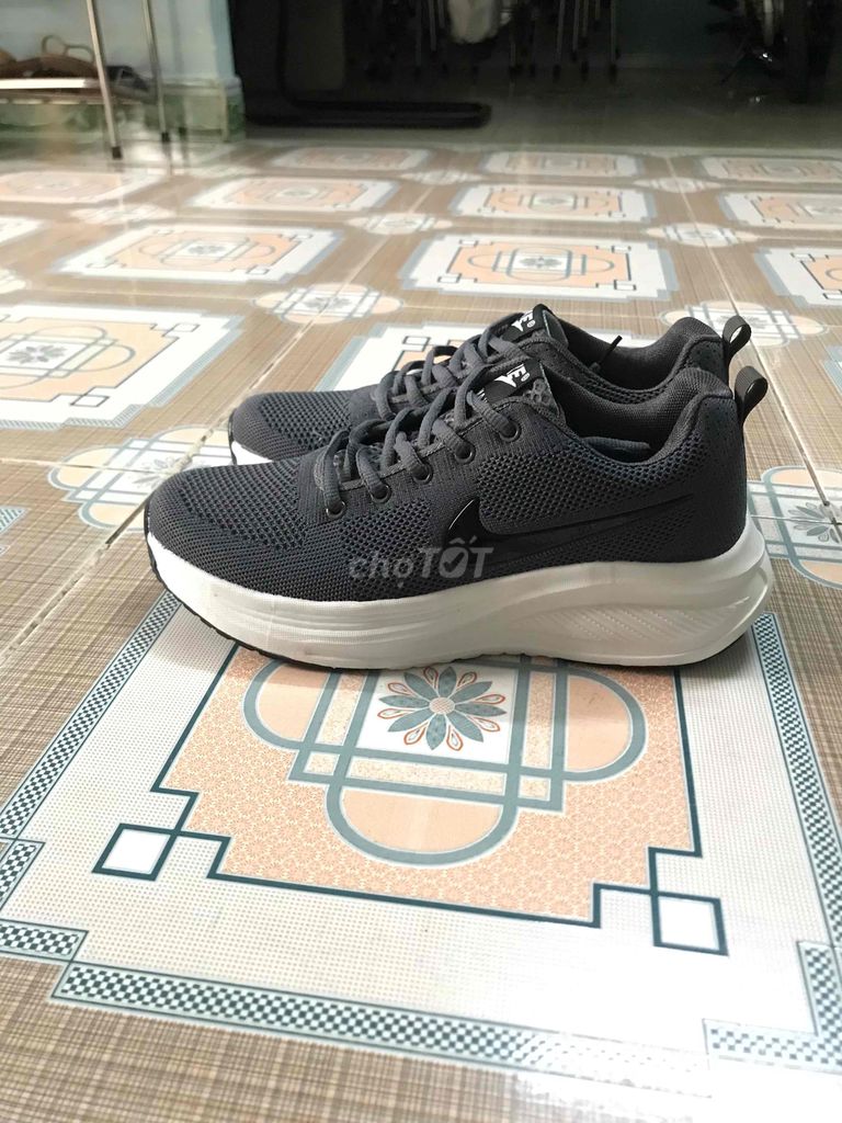 Giày thể thao Nike xanh navy size 43.