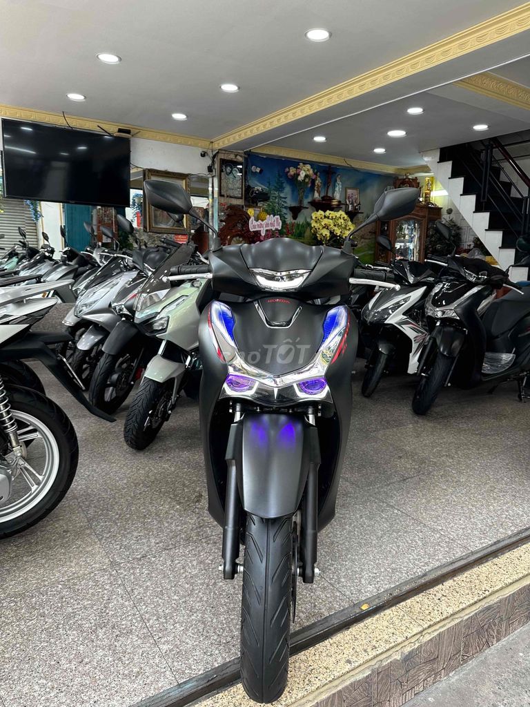 Honda SH 125i ABS 2024 Đen Nhám Bao Sang Tên. Mua bán Xe máy tại Quận Phú Nhuận Tp Hồ Chí Minh được đăng bởi Ngô Hà hình 1