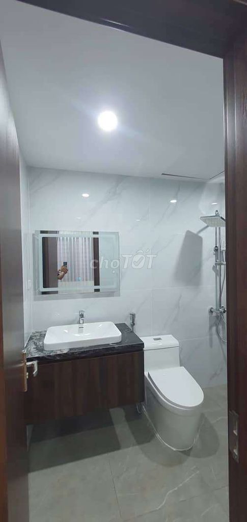 Chỉ 6,5 tỷ có nhà 5 tầng - 44m2 tại Bát Khối, ngõ rộng, thang máy.