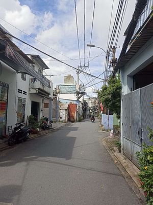 Nhà phố 40 m² · 4 PN · Đường Âu Cơ