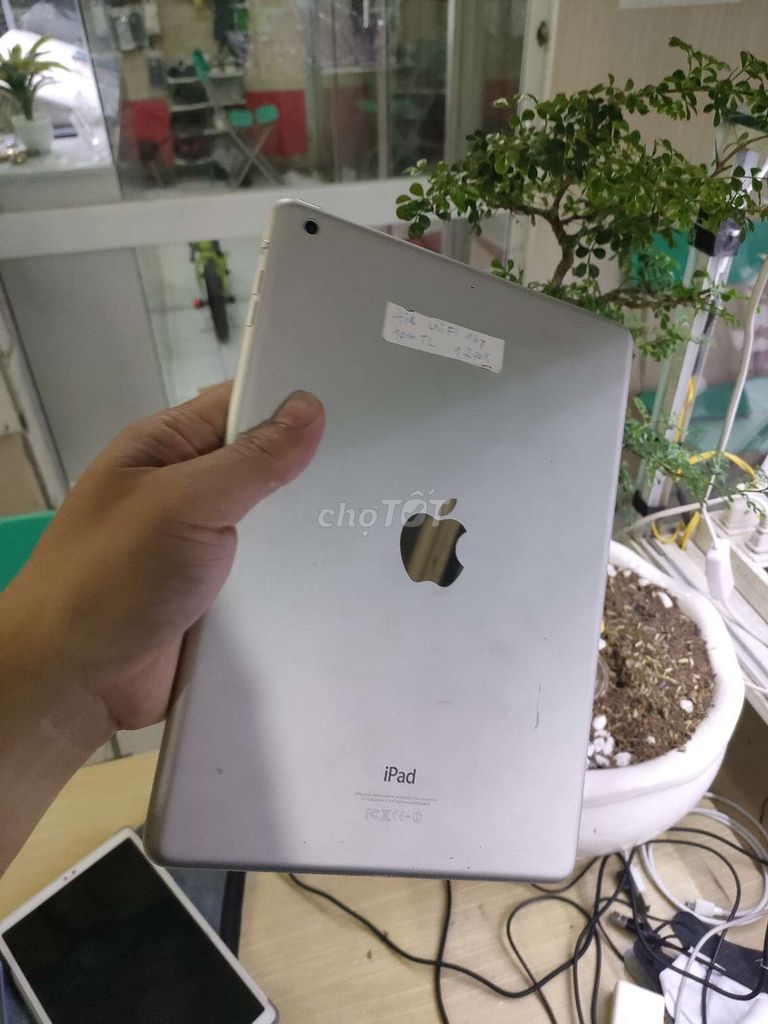 ipad air 16G Đen 10in pin trâu. thanh lý 3-4