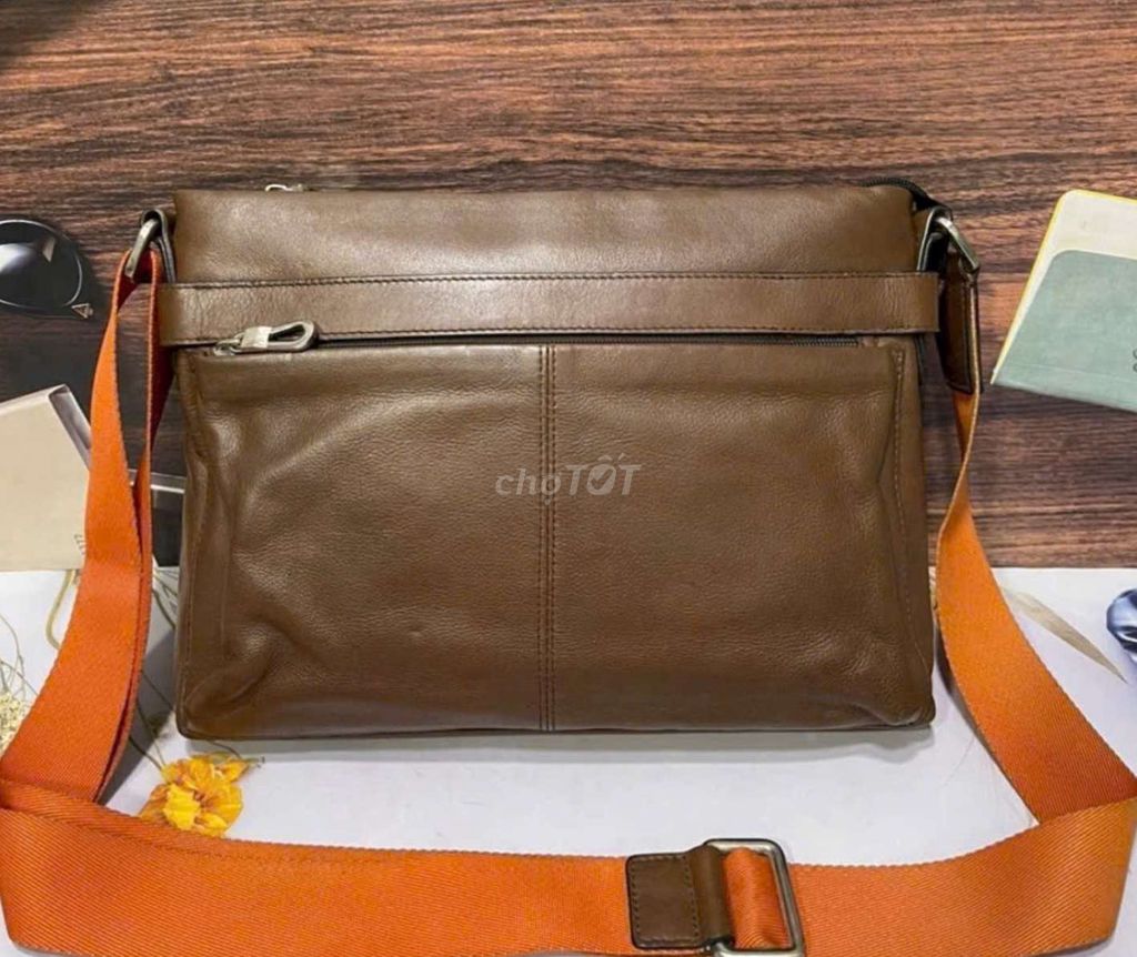 Túi đeo chéo Da bò Nâu Unisex tuyển chất lắm. Mua bán Túi xách tại Quận Gò Vấp Tp Hồ Chí Minh được đăng bởi Anh Ba  hàng hiệu tuyển online 2 hình 1