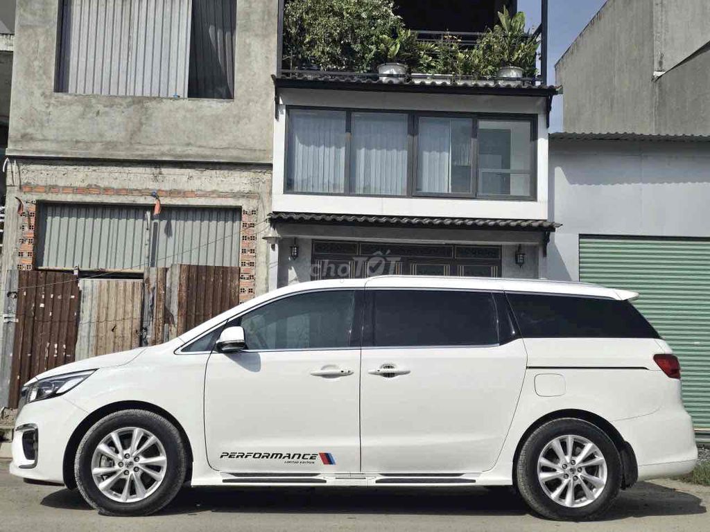 Kia Sedona 2.2 DAT LUXURY 2021 - 80000km. Mua bán Ô tô tại Quận Bình Tân Tp Hồ Chí Minh được đăng bởi Lê Văn hình 4