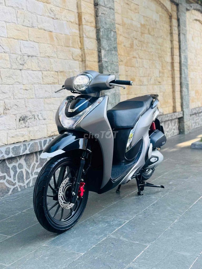 Honda SH Mode 125i 2021 серый матовый 20000 км