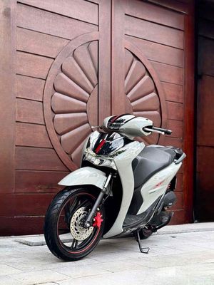 Honda SH 160 ABS 2023 Trắng 8000km. Mua bán Xe máy tại Quận Cầu Giấy Hà Nội được đăng bởi Tuấn Việt Motor hình 1
