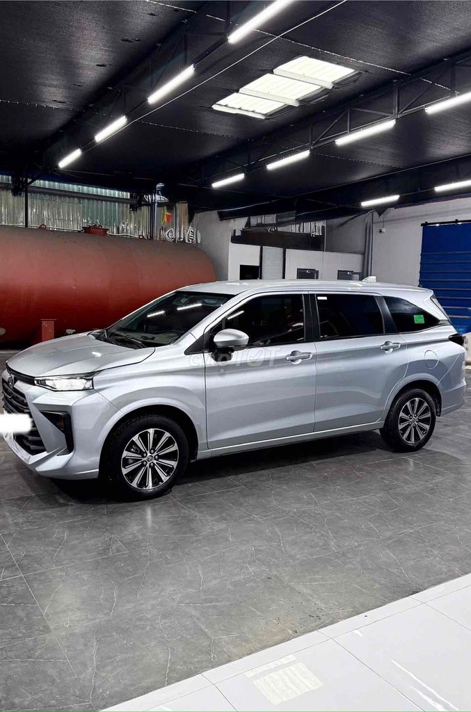 Toyota Avanza Premio 2022 Автомат Серебристый