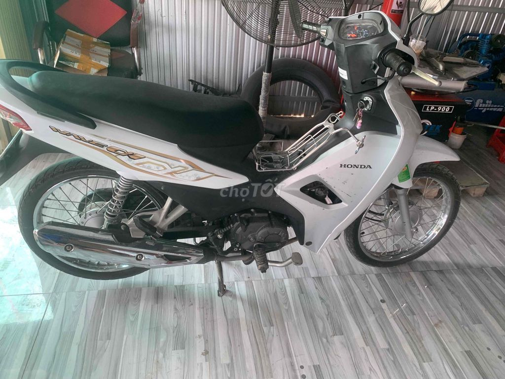 Xe số Honda Wave RSX 110cc màu trắng 2022. Mua bán Xe máy tại Huyện Thạnh Hóa Long An được đăng bởi Nguyên Trí hình 2