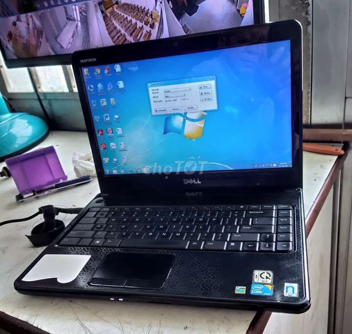 Laptop dell n4030 sử dụng bình thường 2 khe RAM,