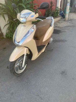 Honda Lead màu Vàng kem. Mua bán Xe máy tại Thành phố Thủ Đức Tp Hồ Chí Minh được đăng bởi thuy tran