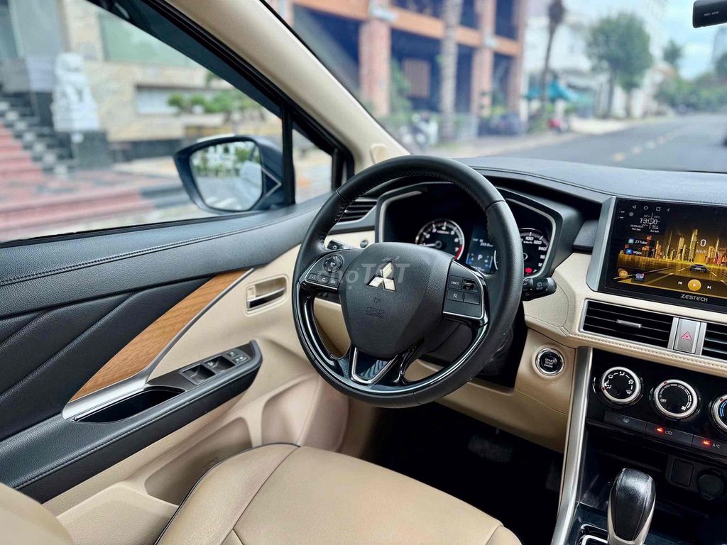 Mitsubishi Xpander 2019 Белый Автомат 7 мест
