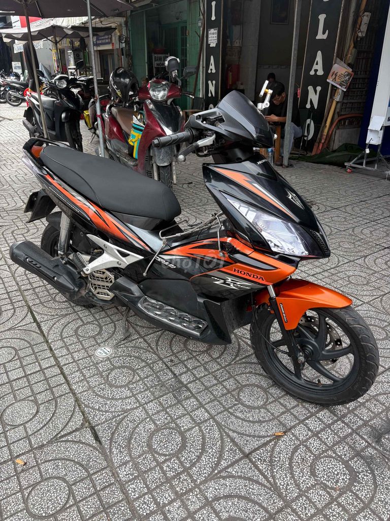 Honda Air Blade 2010 Черно-оранжевый