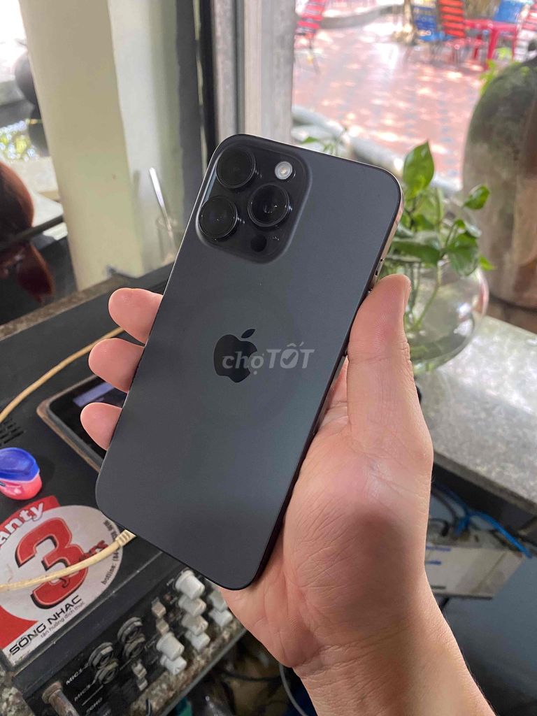 Apple iPhone 15 Pro Max Đen Mỹ. Mua bán Điện thoại tại Thành phố Thủ Dầu Một Bình Dương được đăng bởi PHONG hình 1