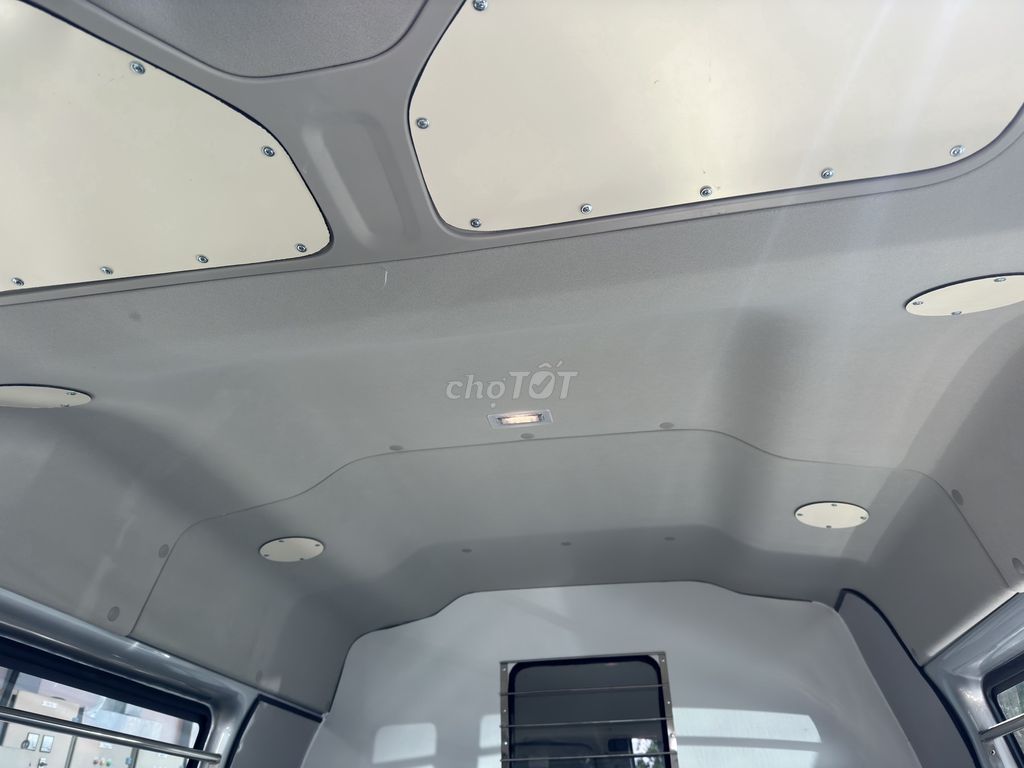 Ford Transit 2023 xe Van 6 Chổ 800kg hỗ trợ Vay