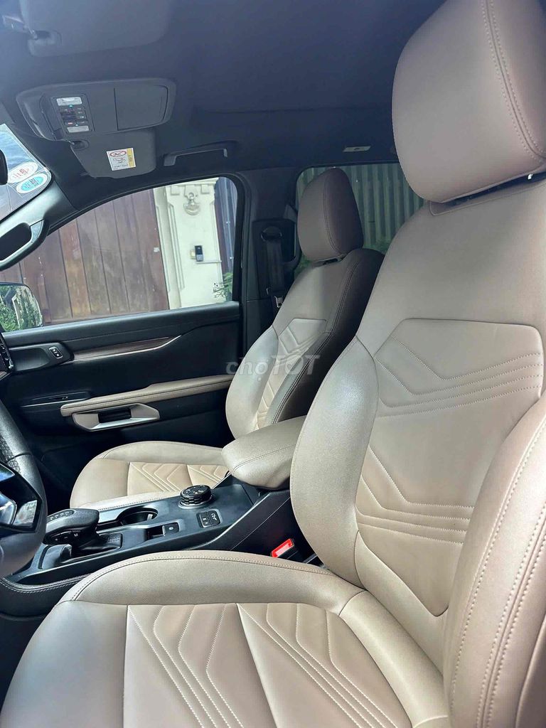 Ford Everest 2023 Titanium 2.0 AT 4x4 màu đen. Mua bán Ô tô tại Quận Cầu Giấy Hà Nội được đăng bởi Cao Quý hình 9