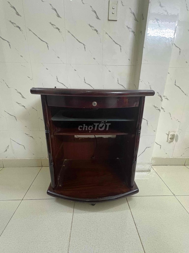 Kệ tivi Gỗ Nâu đã qua sử dụng. Mua bán Tủ, kệ gia đình tại Quận Tân Bình Tp Hồ Chí Minh được đăng bởi Tân Nguyễn hình 1