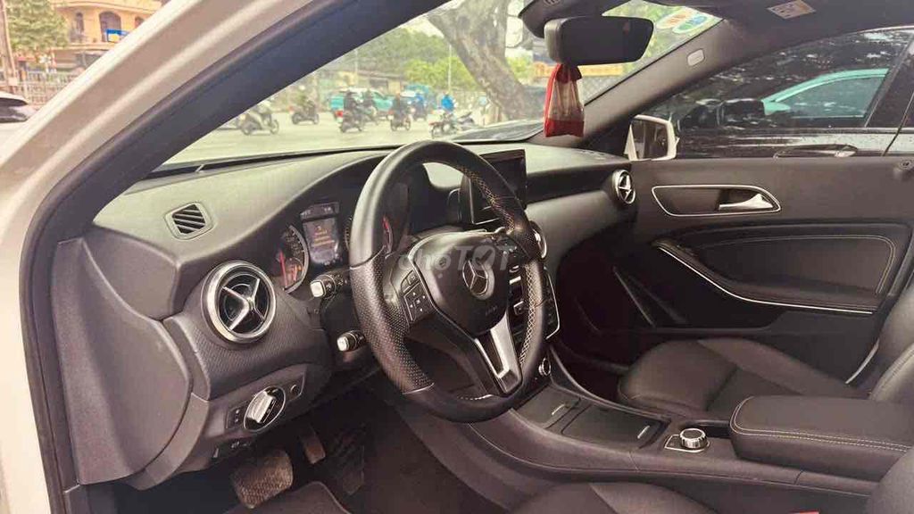 xe A200 đăng kí 2014 chính chủ từ đầu. Mua bán Ô tô tại Quận Ba Đình Hà Nội được đăng bởi bác Quang  hình 3