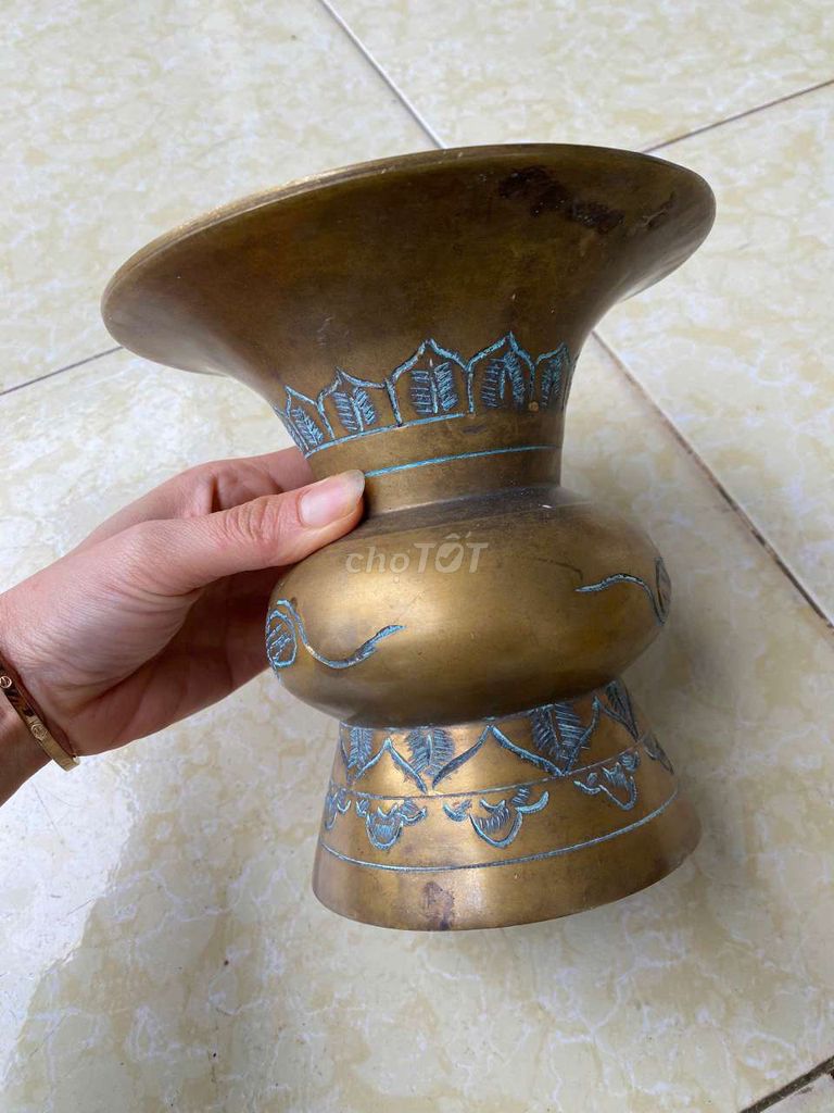 Ống nhổ Đồng Song long Cổ đã dùng. Mua bán Đồ sưu tầm, đồ cổ tại Quận Bắc Từ Liêm Hà Nội được đăng bởi Mr Gia Huy hình 1