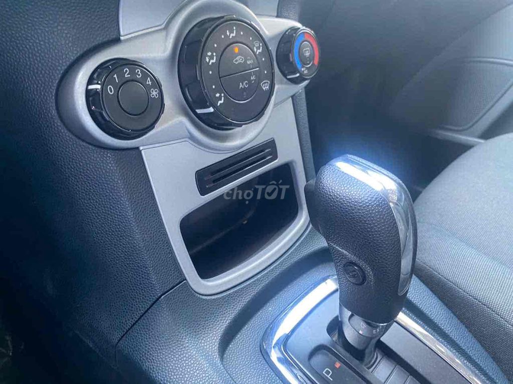 Ford Fiesta 2013 1.6 AT Hatchback - 42000 km. Mua bán Ô tô tại Thành phố Thuận An Bình Dương được đăng bởi Bùi Hoàng Bảo Anh hình 8