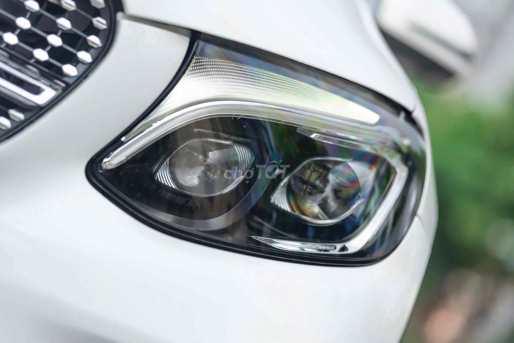 Mercedes GLC300 2018 1 chủ Trắng // Nâu. Mua bán Ô tô tại Quận 7 Tp Hồ Chí Minh được đăng bởi Nguyễn Lê Trung hình 5