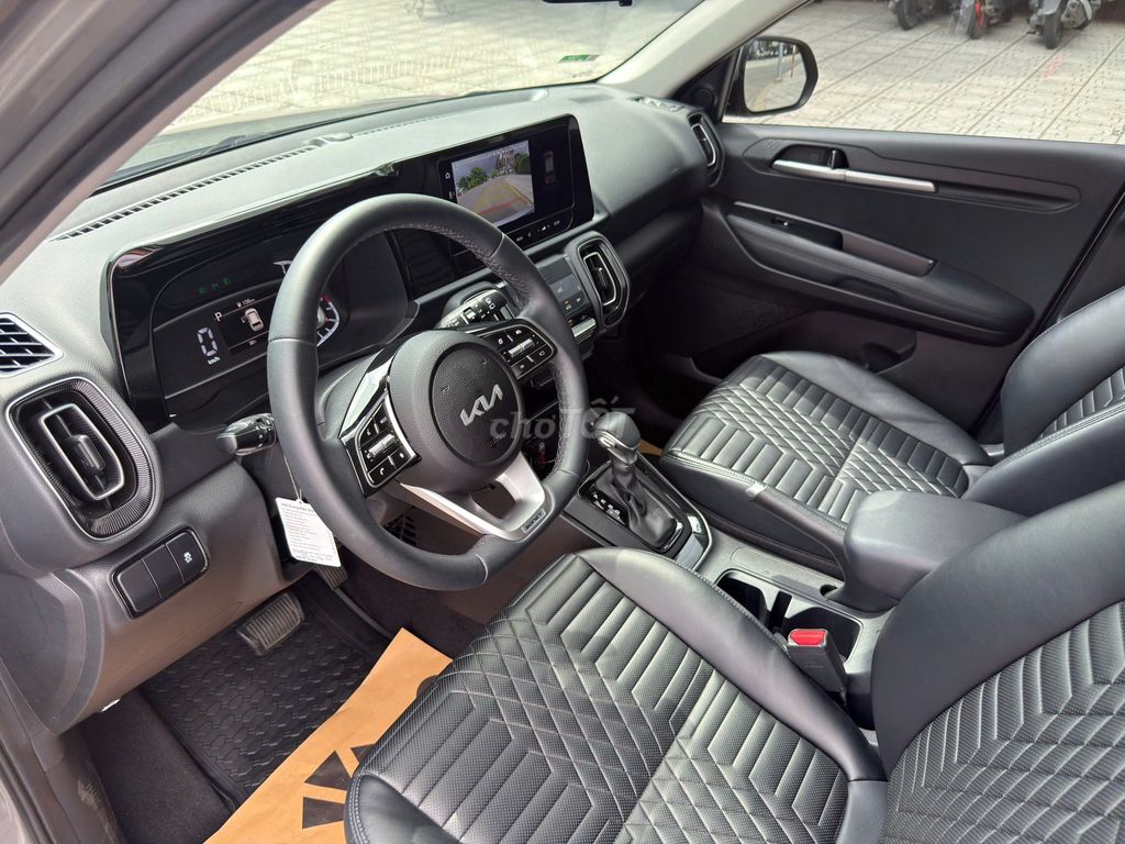 Kia Sonet серый 5-местный автомат