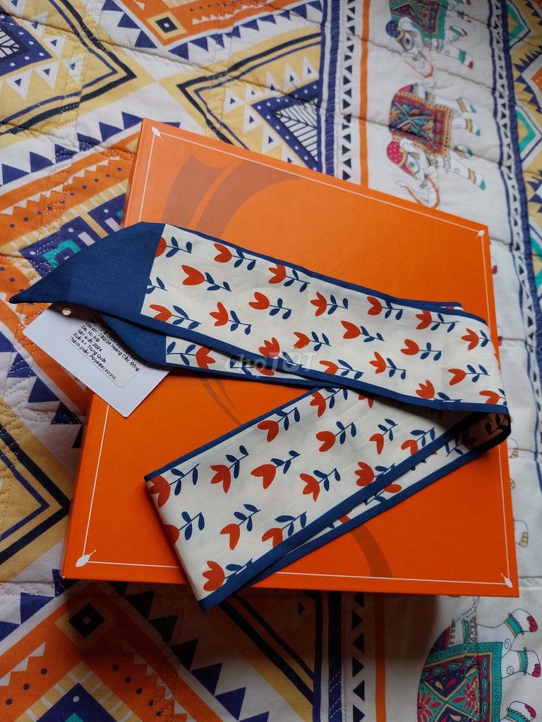 Khăn quàng cổ nữ / khăn buộc túi xách. Mua bán Phụ kiện thời trang khác tại Quận Ba Đình Hà Nội được đăng bởi Trà My hình 1