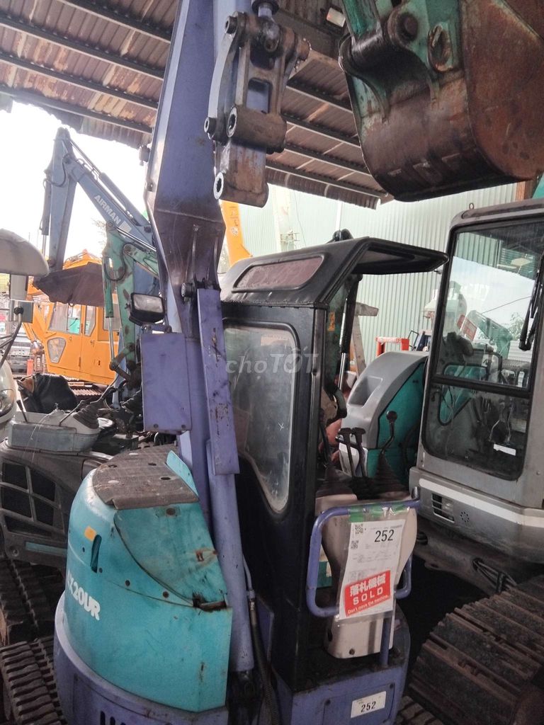 Hitachi ax20