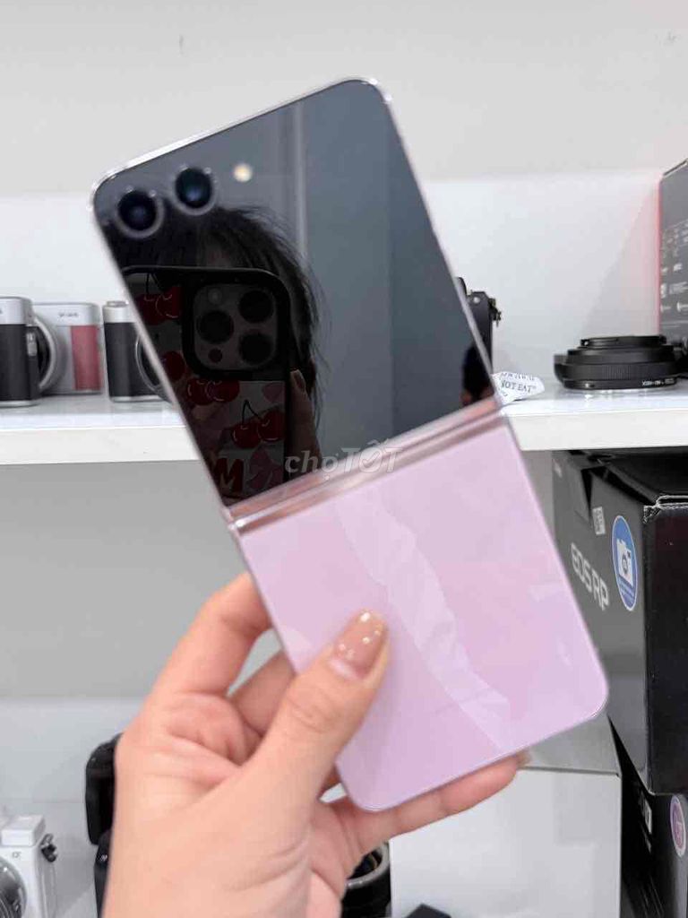 Samsung Z Flip5 512gb Tím 99%. Mua bán Điện thoại tại Quận 5 Tp Hồ Chí Minh được đăng bởi Phan Thế Phong  hình 1