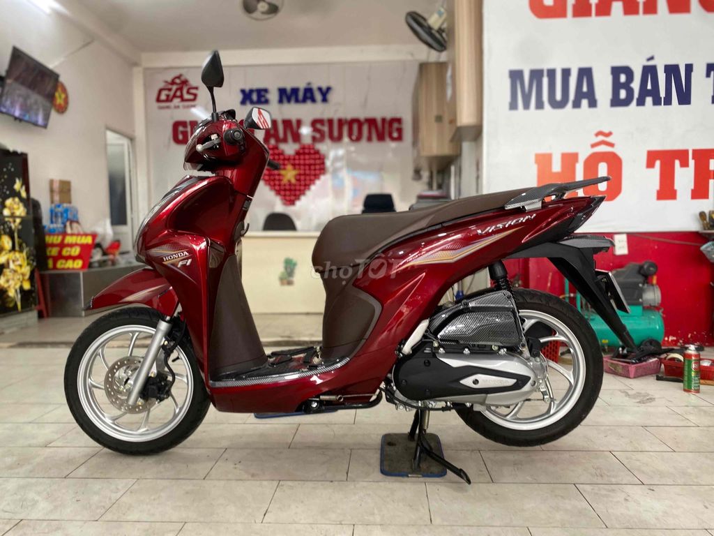 Honda Vision 110 đk 2022 màu đỏ đen BSTP. Mua bán Xe máy tại Quận 12 Tp Hồ Chí Minh được đăng bởi Xe Máy Hoàng Giang An Sương  hình 4