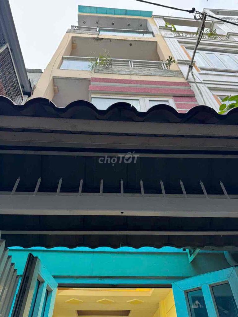 Rent · 2 bd · 33 м² · Quận 1, ул. Đường Trần Hưng Đạo