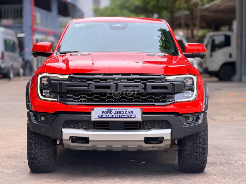 Ford Raptor 2025 оранжево-красный, пробег 18 км, кредит 75%
