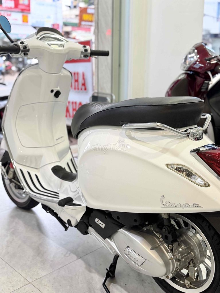 Vespa iget 2018 Trắng phố B2 - 10 Triệu lấy xe. Mua bán Xe máy tại Thành phố Buôn Ma Thuột Đắk Lắk được đăng bởi Nguyễn hoàng Anh hình 4