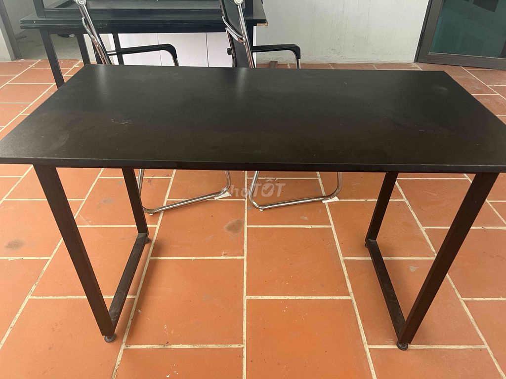 Bàn làm việc chân hàn đen đã sử dụng. Mua bán Bàn ghế tại Quận Bắc Từ Liêm Hà Nội được đăng bởi Hoàng Nguyễn Huy hình 1