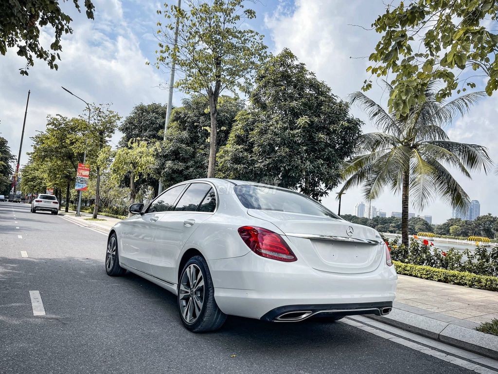MERCEDES BENZ C250 EXCLUSIVE 2018 Xe Đẹp Bao Check. Mua bán Ô tô tại Quận Tây Hồ Hà Nội được đăng bởi Nguyễn Hoàng Sơn hình 5