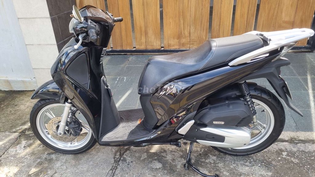 Bán lại xe ga honda sh xe đẹp còn mới. Mua bán Xe máy tại Quận Hải Châu Đà Nẵng được đăng bởi Dức long hình 5