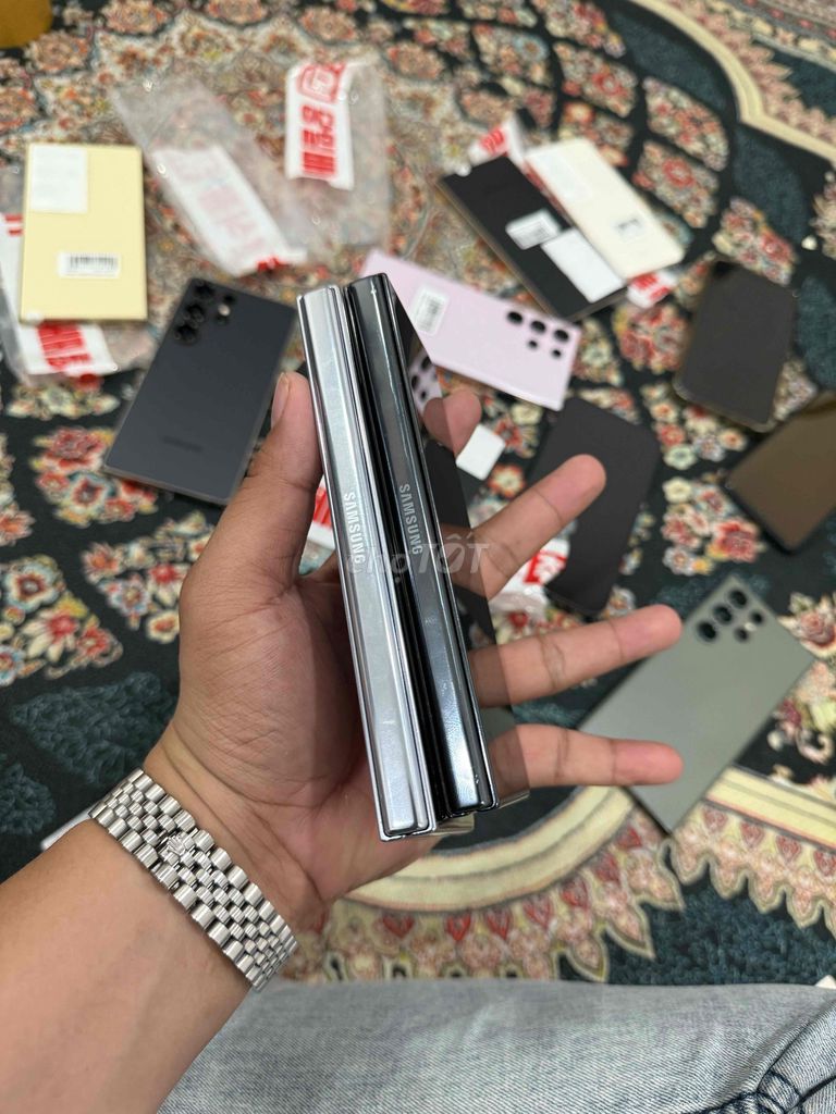 Samsung Galaxy Z Fold5 Đen, Bạc. Mua bán Điện thoại tại Quận 8 Tp Hồ Chí Minh được đăng bởi bin mobile  hình 1