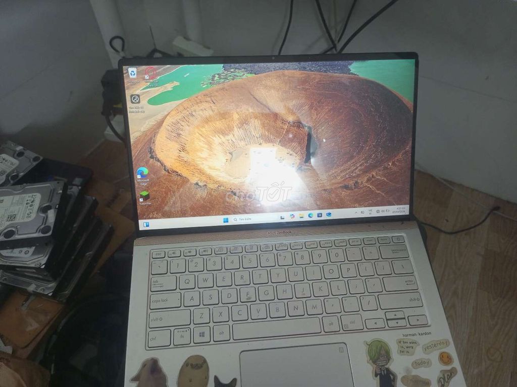 ASUS ZenBook UX433FA i7 Kính nứt. Mua bán Laptop tại Quận Gò Vấp Tp Hồ Chí Minh được đăng bởi Đông hình 1