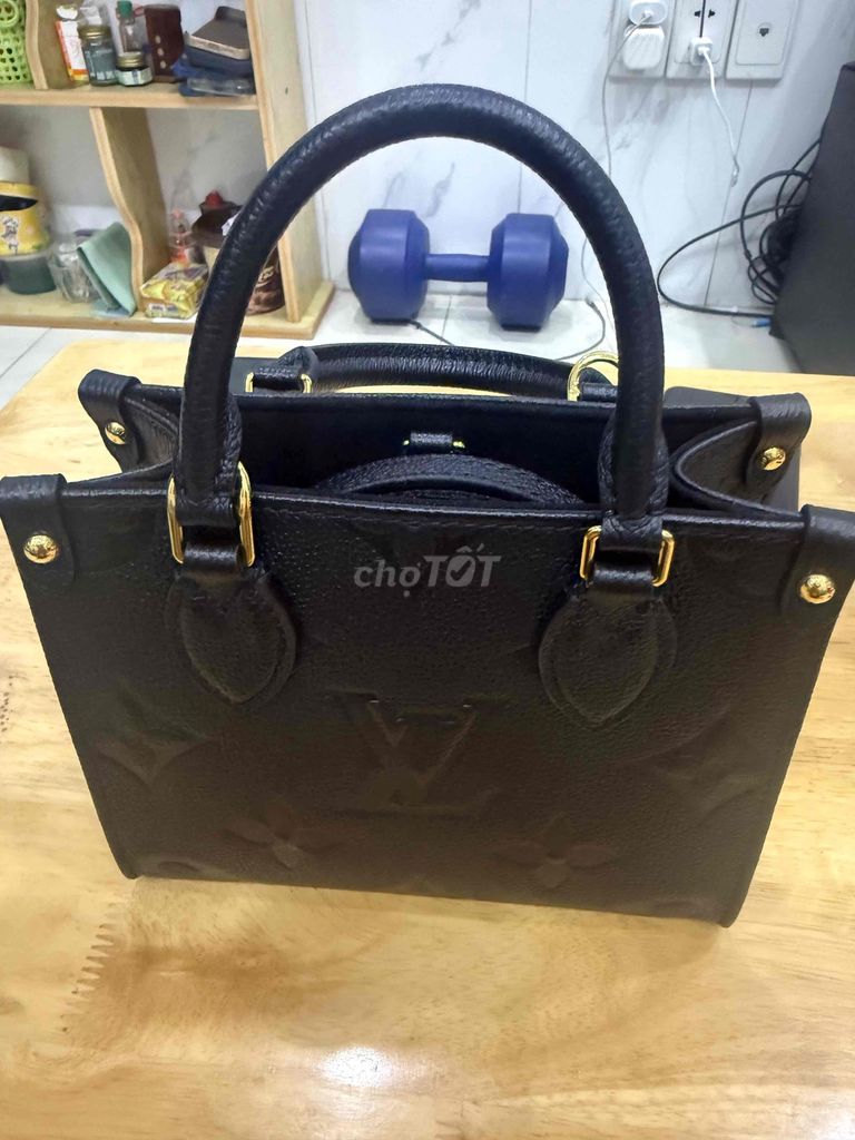 Túi xách Louis Vuitton Onthego Nữ Đen mới 100%. Mua bán Túi xách tại Quận Gò Vấp Tp Hồ Chí Minh được đăng bởi Hàng hiệu Authenic hình 1