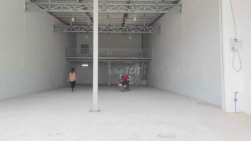 Cho thuê mặt bằng 300m2 mặt tiền Hiệp Thành