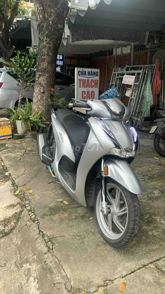 SH350i Bạc 2022. Mua bán Xe máy tại Quận Cẩm Lệ Đà Nẵng được đăng bởi Tan Trung hình 4