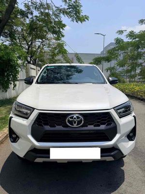 Toyota Hilux 2024 2.4E AT 7.000km sơn zin 100%