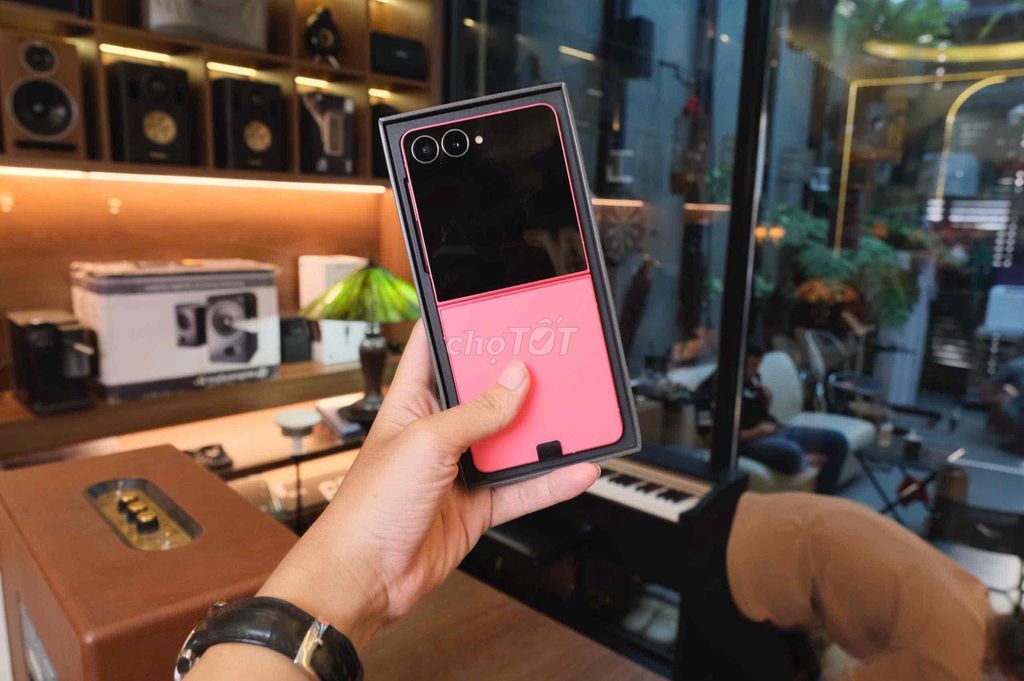 SAMSUNG Z FLIP 7 – ĐỎ SAN HÔ SIÊU ĐẸP, FULLBOX!. Mua bán Điện thoại tại Quận Bình Thạnh Tp Hồ Chí Minh được đăng bởi Vân Anh 2Tech House hình 2