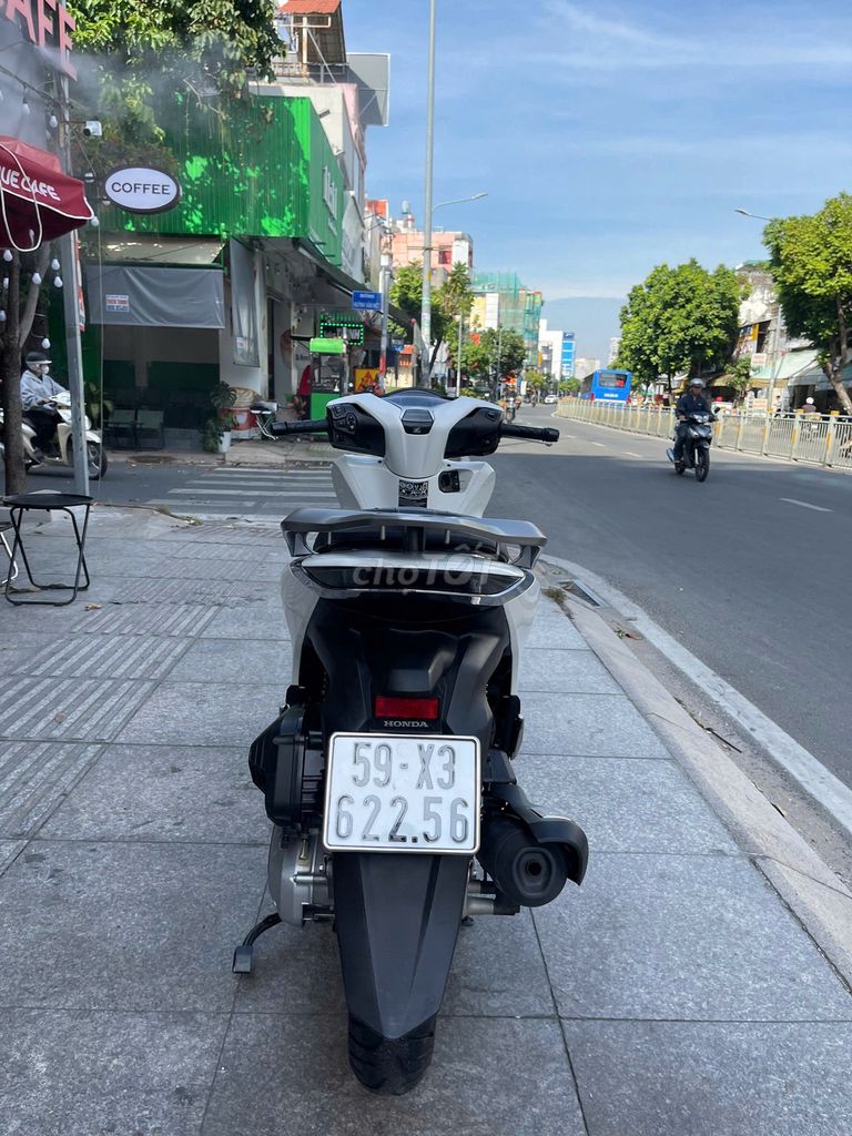 Honda SH 150 ABS 2020 Trắng. Mua bán Xe máy tại Quận Gò Vấp Tp Hồ Chí Minh được đăng bởi VÕ MINH HẬU hình 4