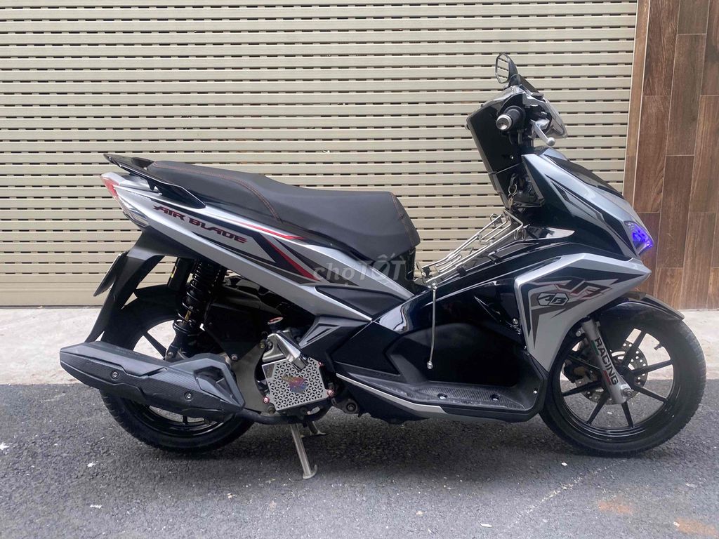 Honda Air Blade 2016 серебристый с амортизаторами и дисками RCB