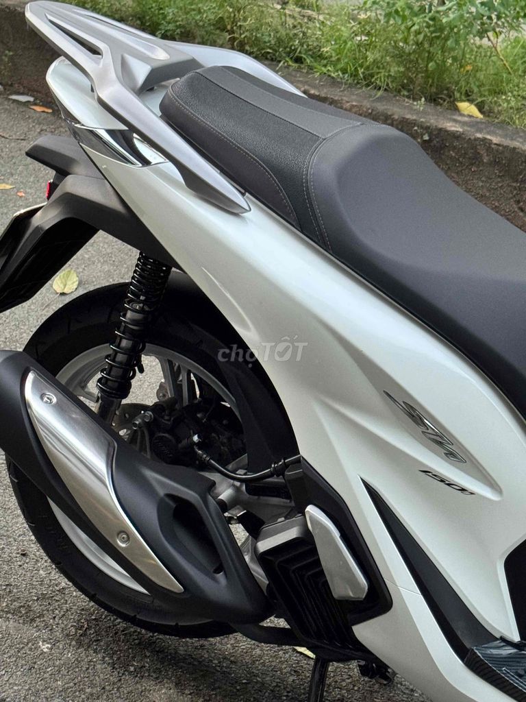 Honda SH 125i Trắng 500km như xe new. Mua bán Xe máy tại Quận Gò Vấp Tp Hồ Chí Minh được đăng bởi CHXM 86 chuyên bán xe trả góp hình 11