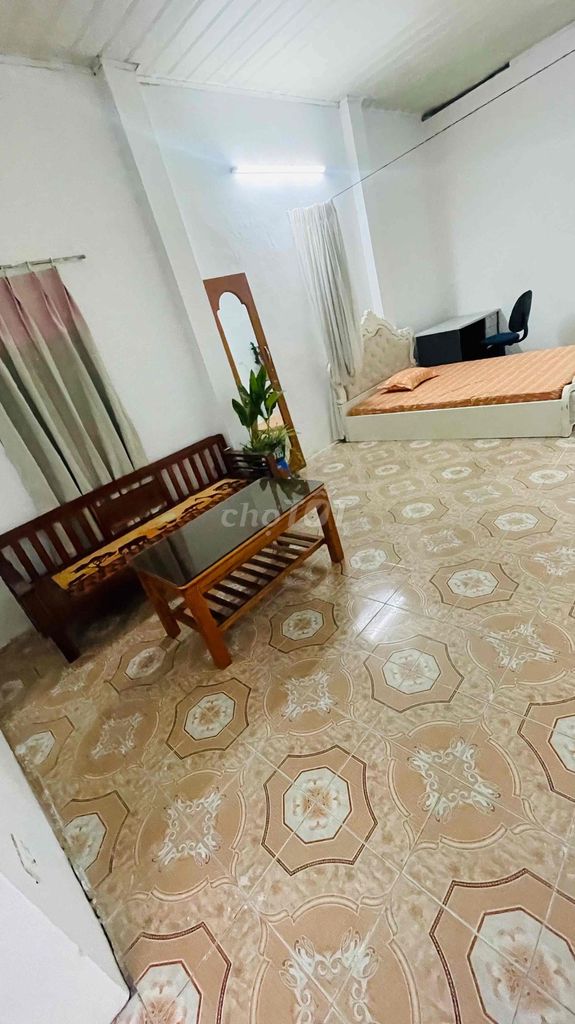 Дом 35 м², двор, крытая парковка, не затопляет