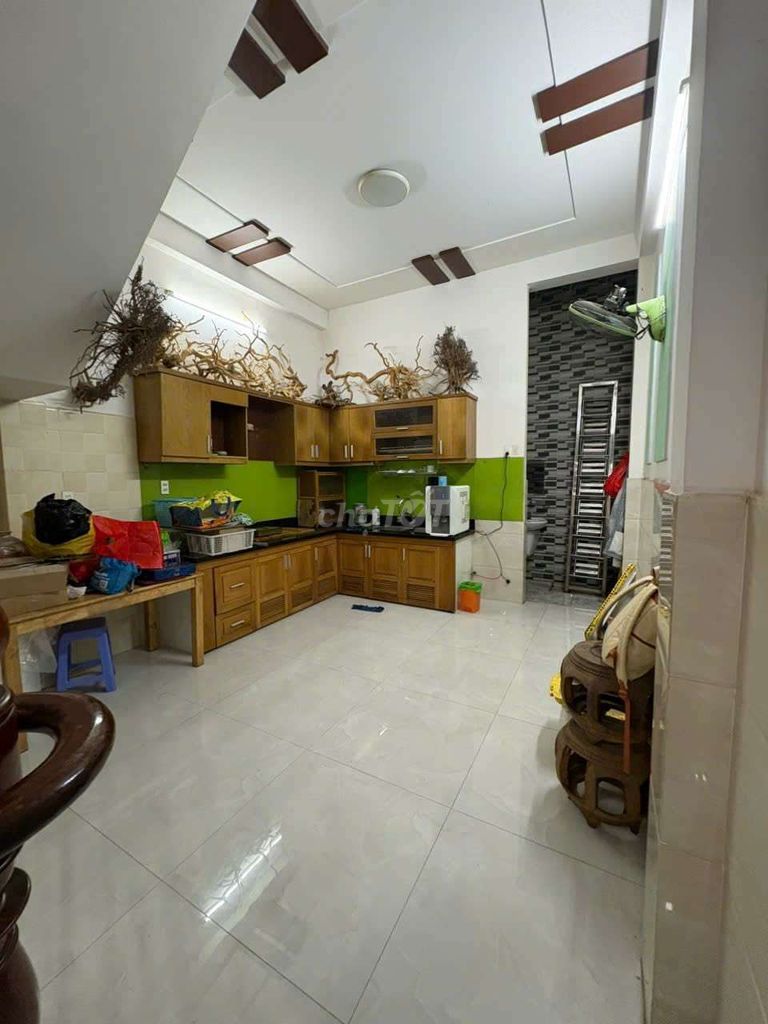 SÁT MẶT TIỀN ĐẤT THÁNH 3 TẦNG BÊ TÔNG - 65M2 - HẺM THÔNG THOÁNG - 4PN