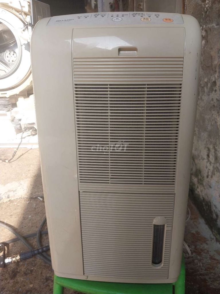Máy hút ẩm Sharp DW-56SF Trắng kem. Mua bán Nội thất, đồ gia dụng khác tại Quận Hai Bà Trưng Hà Nội được đăng bởi Anh Quang hình 1